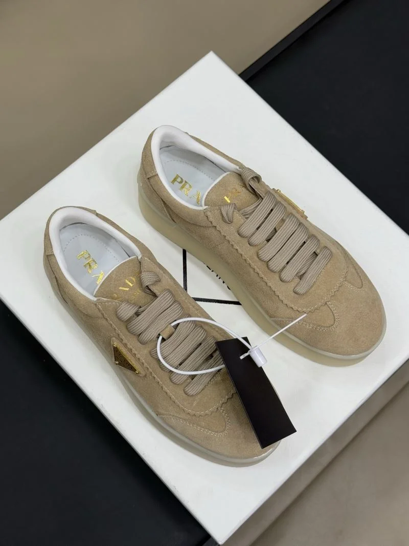 Prada Low Shoes Trendsetting 35071