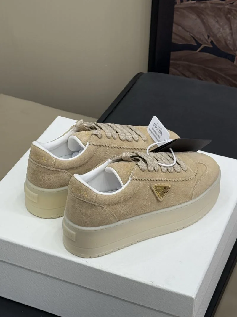 Prada Low Shoes Trendsetting 35071