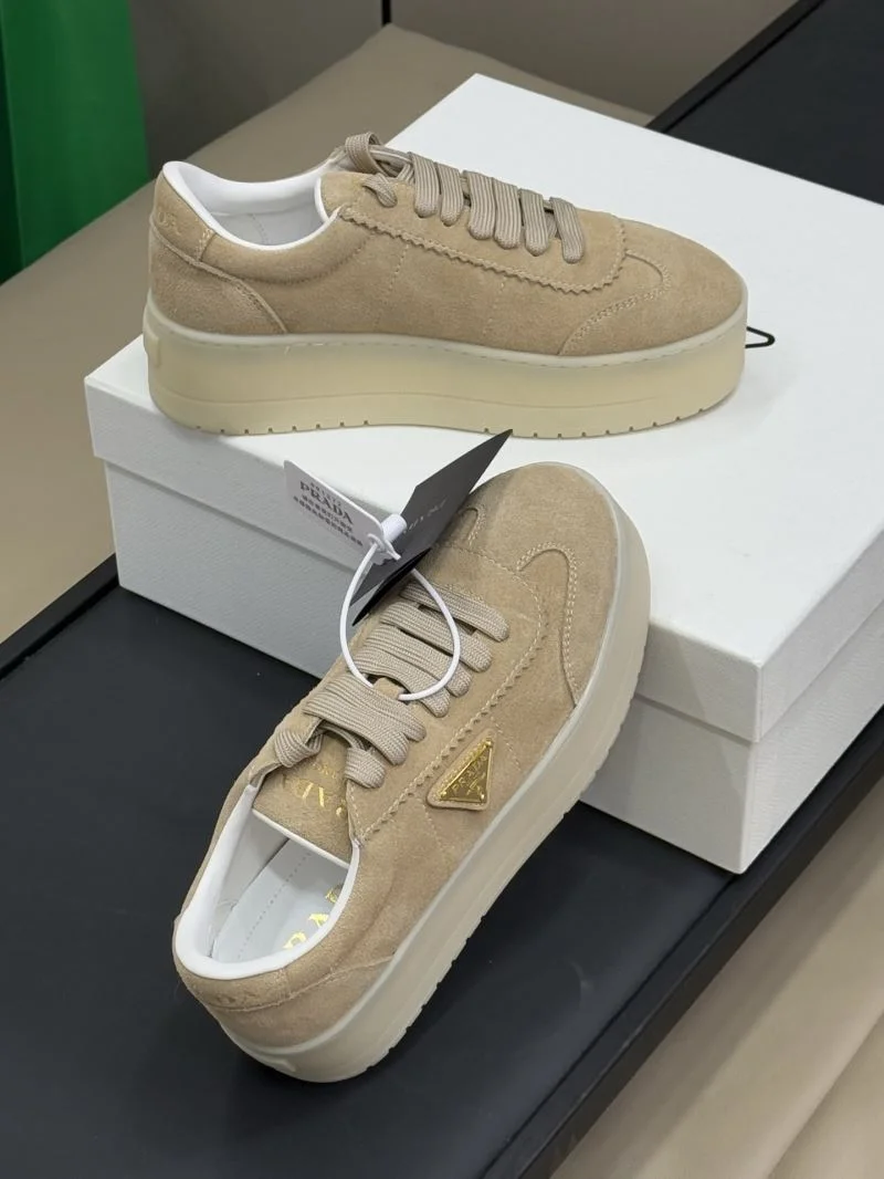 Prada Low Shoes Trendsetting 35071
