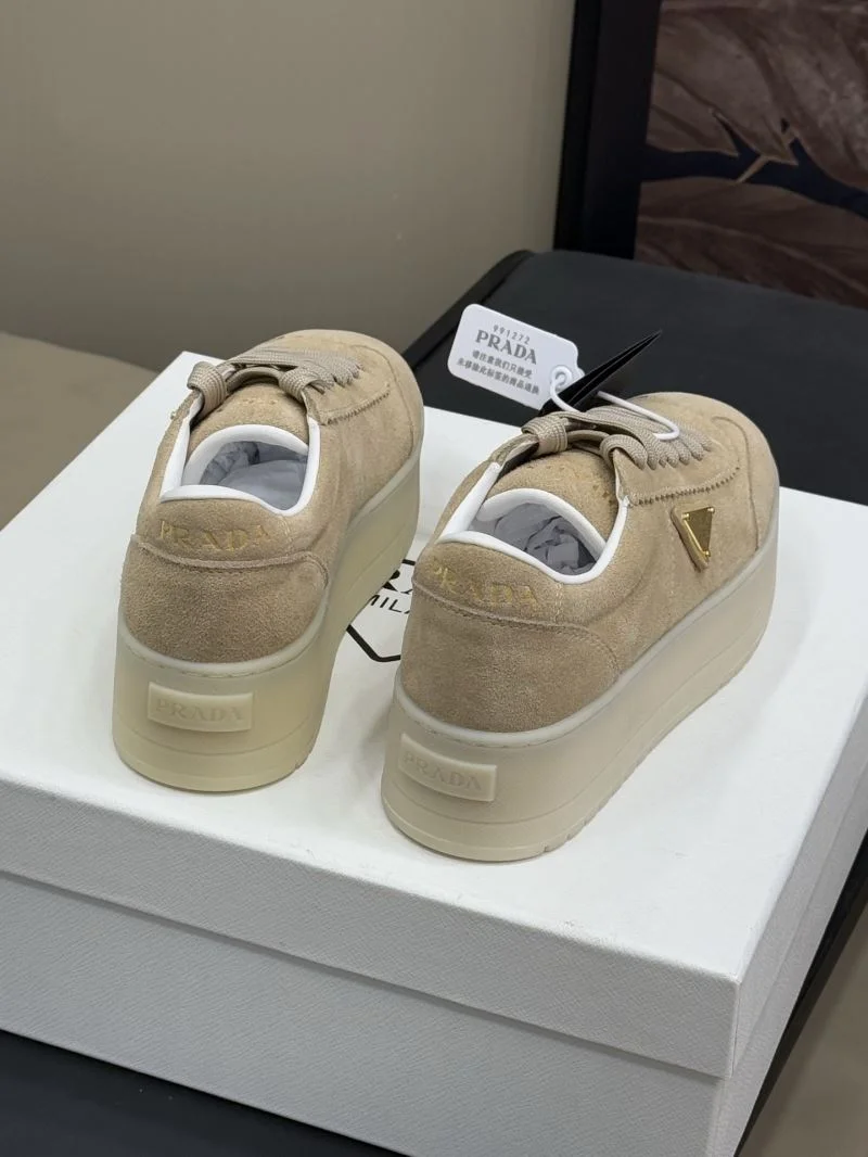 Prada Low Shoes Trendsetting 35071