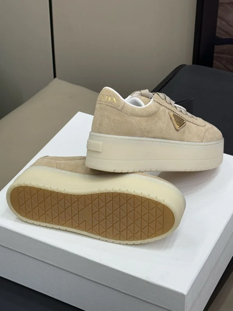 Prada Low Shoes Trendsetting 35071
