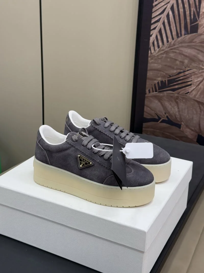 Prada Low Shoes Effortless 35067
