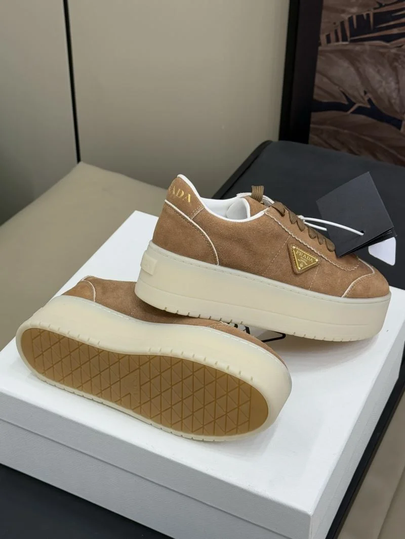 Sleek Prada Low Shoes 35070