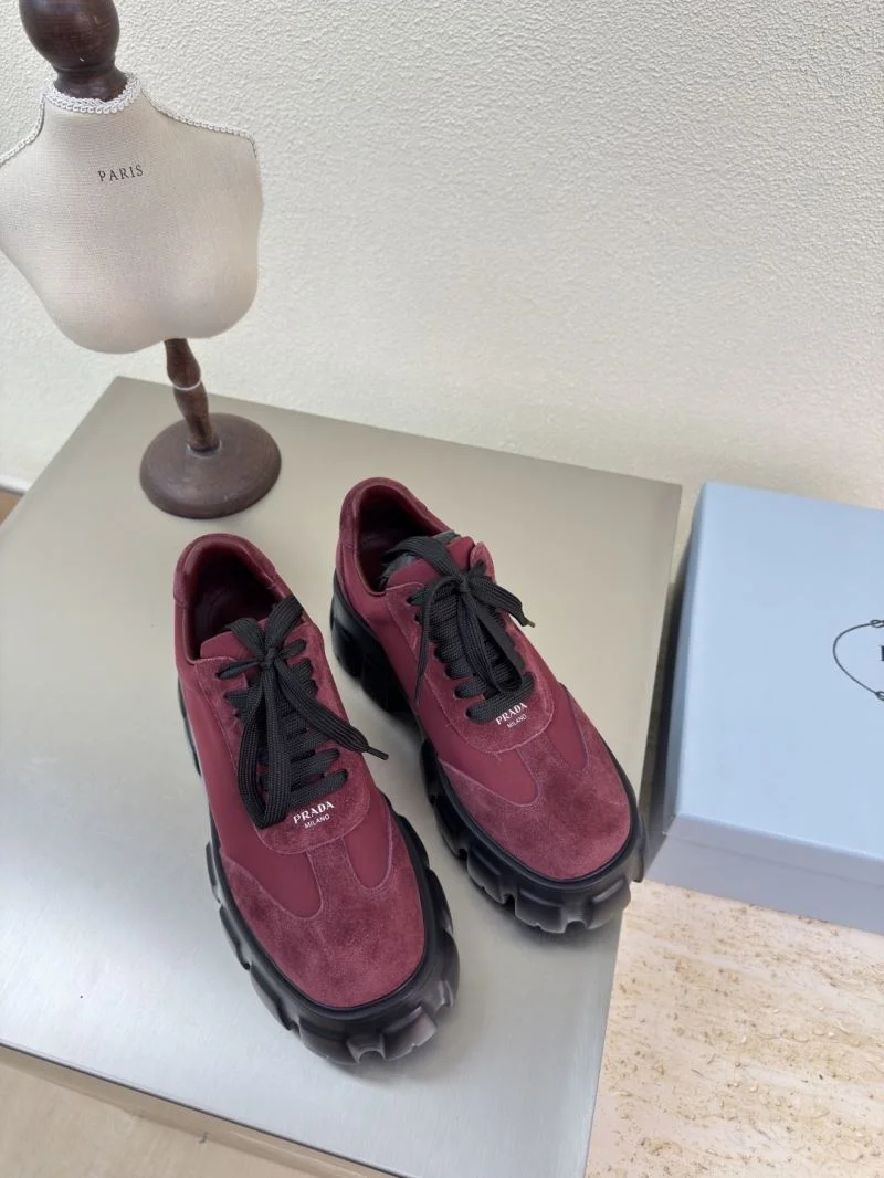 Trendsetting Prada Low Shoes 35062