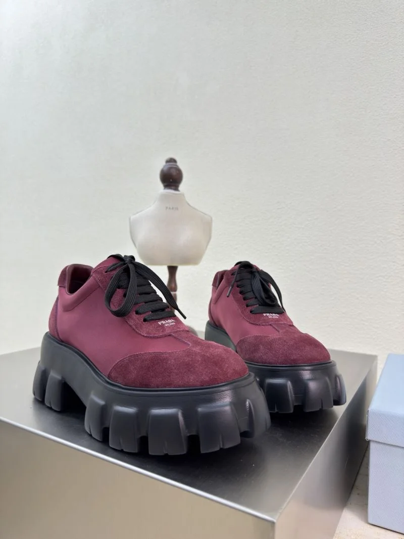 Trendsetting Prada Low Shoes 35062