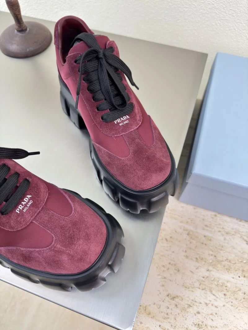 Trendsetting Prada Low Shoes 35062