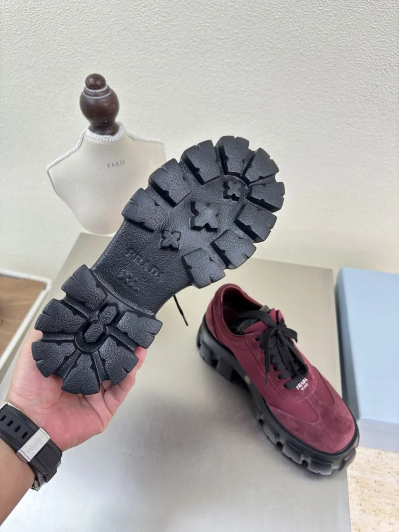 Trendsetting Prada Low Shoes 35062