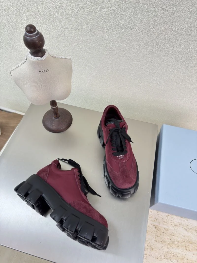 Trendsetting Prada Low Shoes 35062