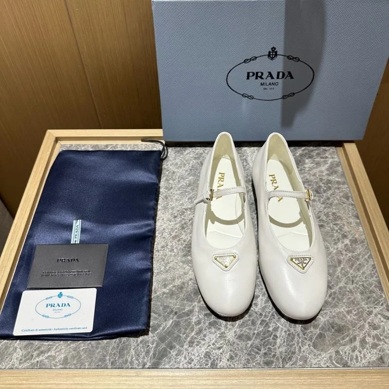 Prada Low Shoes Supportive 34827