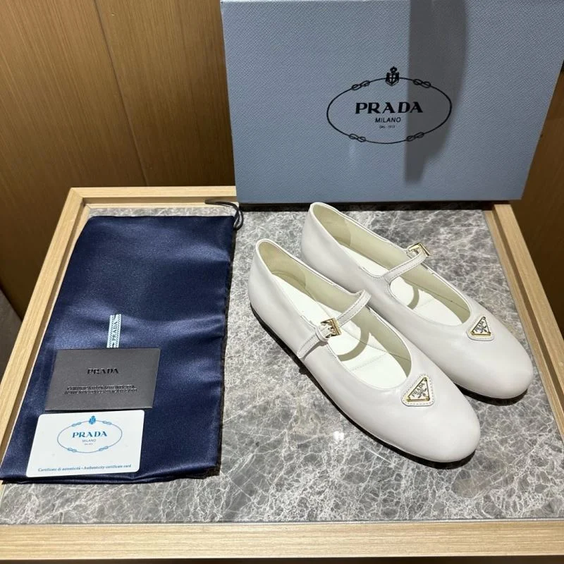 Prada Low Shoes Supportive 34827