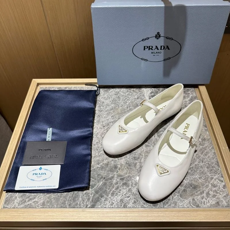 Prada Low Shoes Supportive 34827