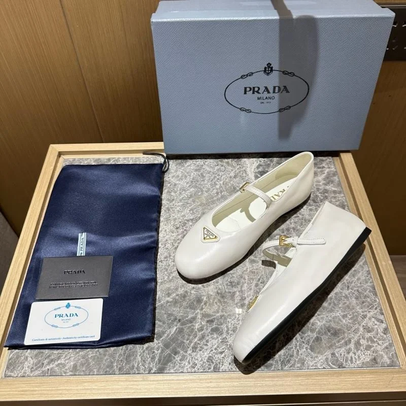 Prada Low Shoes Supportive 34827