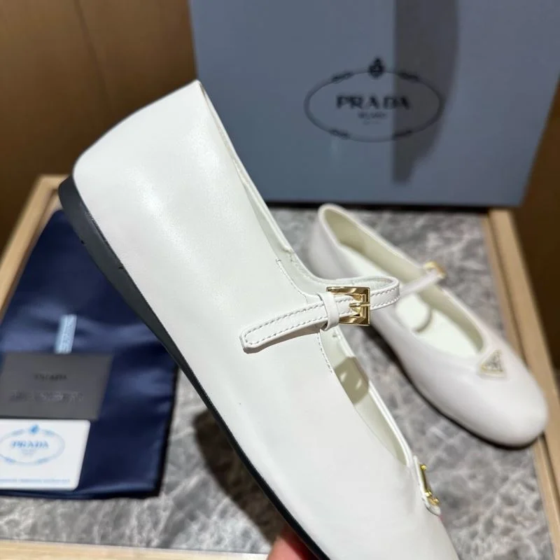 Prada Low Shoes Supportive 34827