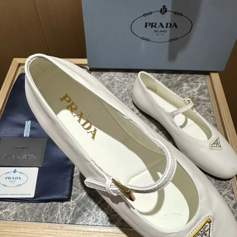 Prada Low Shoes Supportive 34827