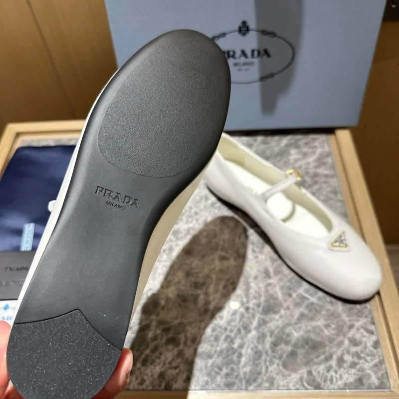 Prada Low Shoes Supportive 34827