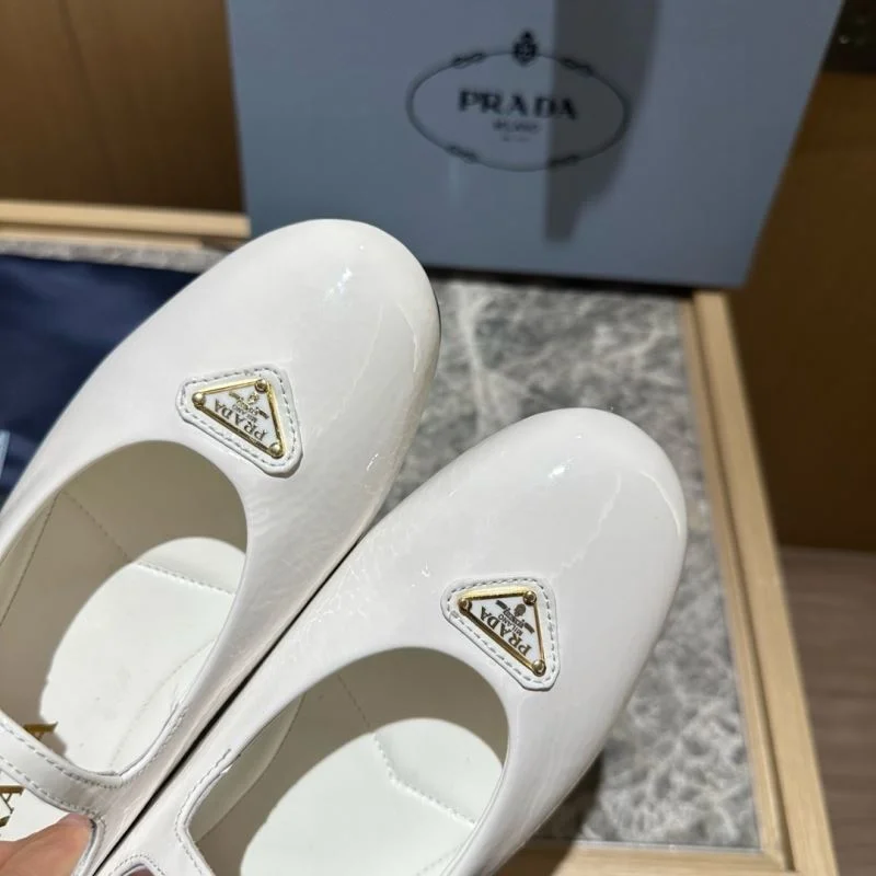 Prada Low Shoes Vibrant 34824