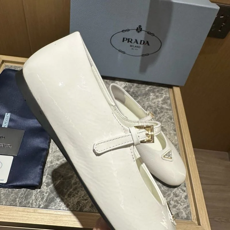 Prada Low Shoes Vibrant 34824