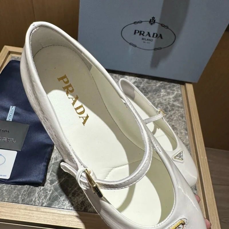 Prada Low Shoes Vibrant 34824