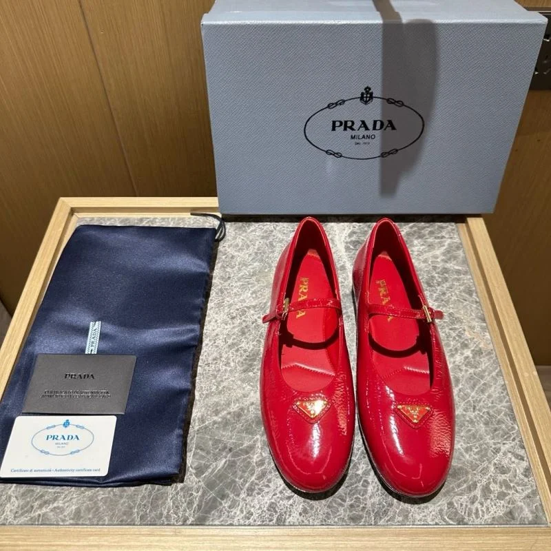 Durable Prada Low Shoes 34847