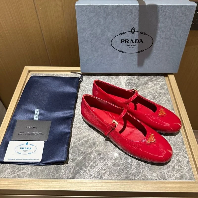 Durable Prada Low Shoes 34847