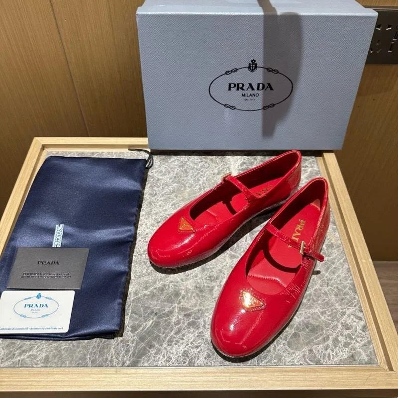 Durable Prada Low Shoes 34847