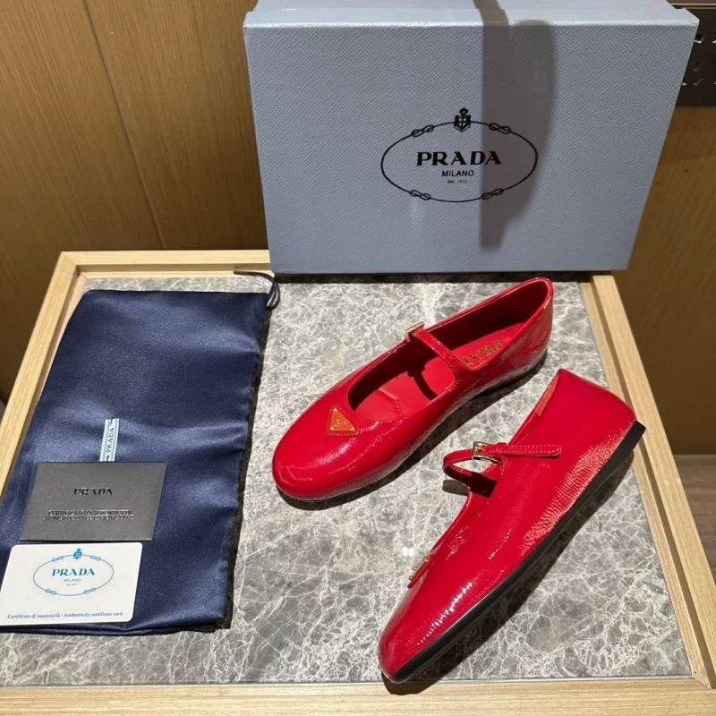Durable Prada Low Shoes 34847