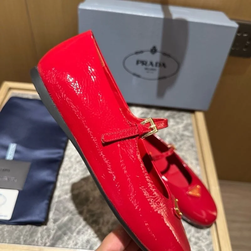 Durable Prada Low Shoes 34847