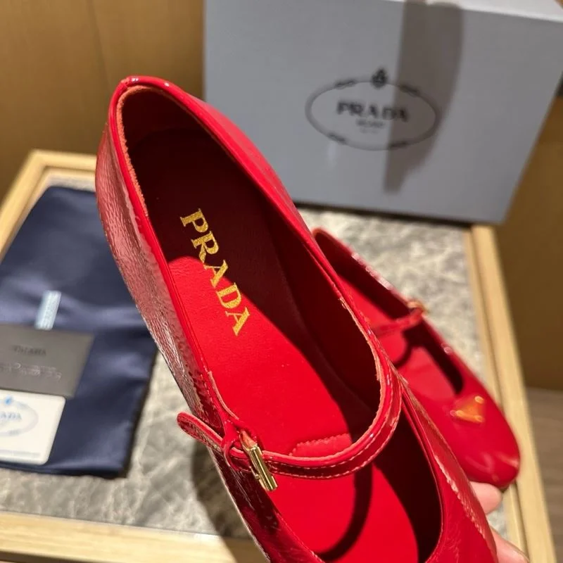 Durable Prada Low Shoes 34847