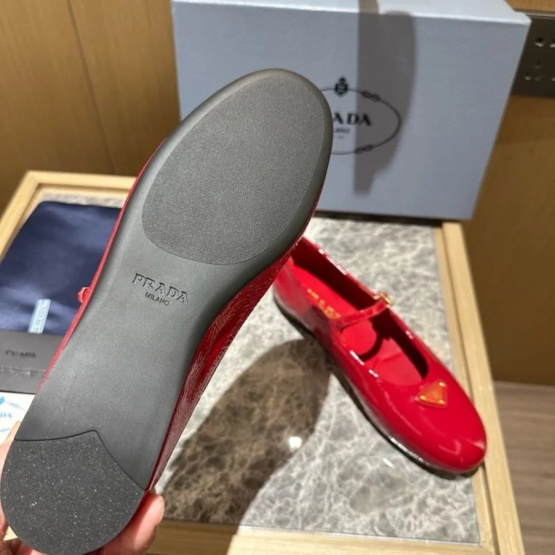 Durable Prada Low Shoes 34847