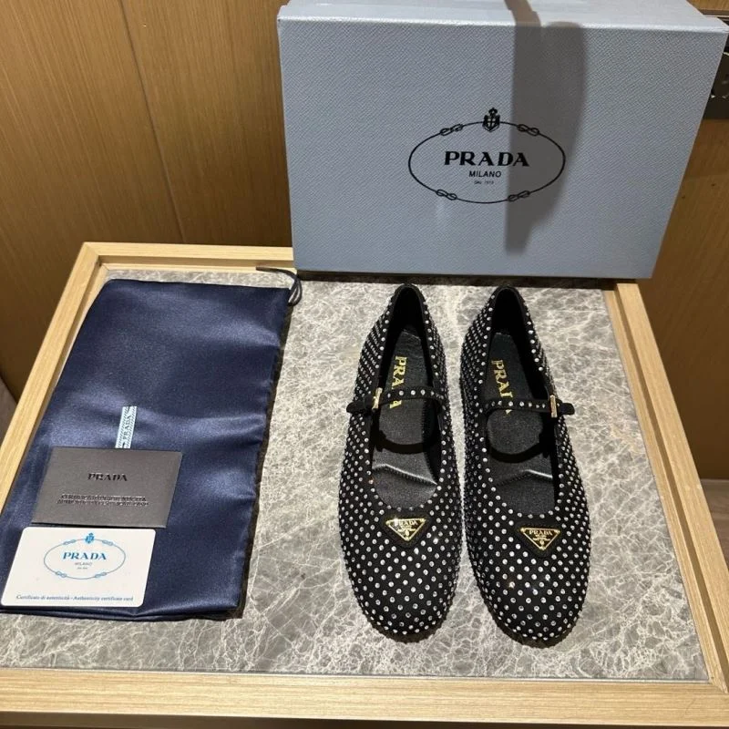 Effortless Prada Low Shoes 34836