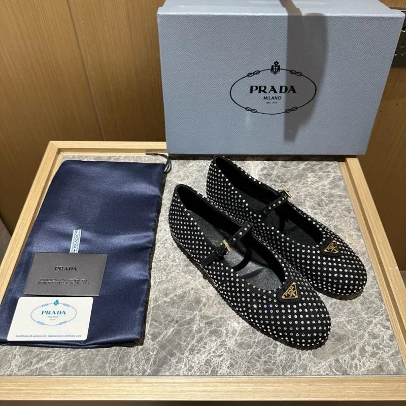 Effortless Prada Low Shoes 34836