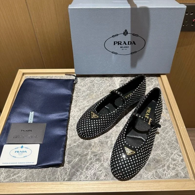 Effortless Prada Low Shoes 34836