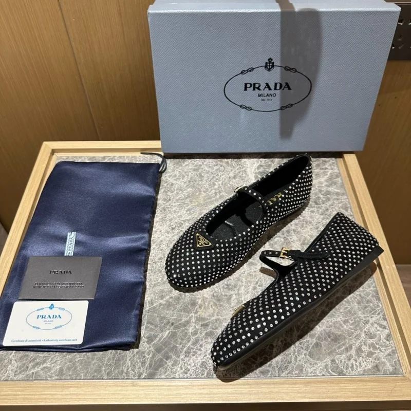 Effortless Prada Low Shoes 34836