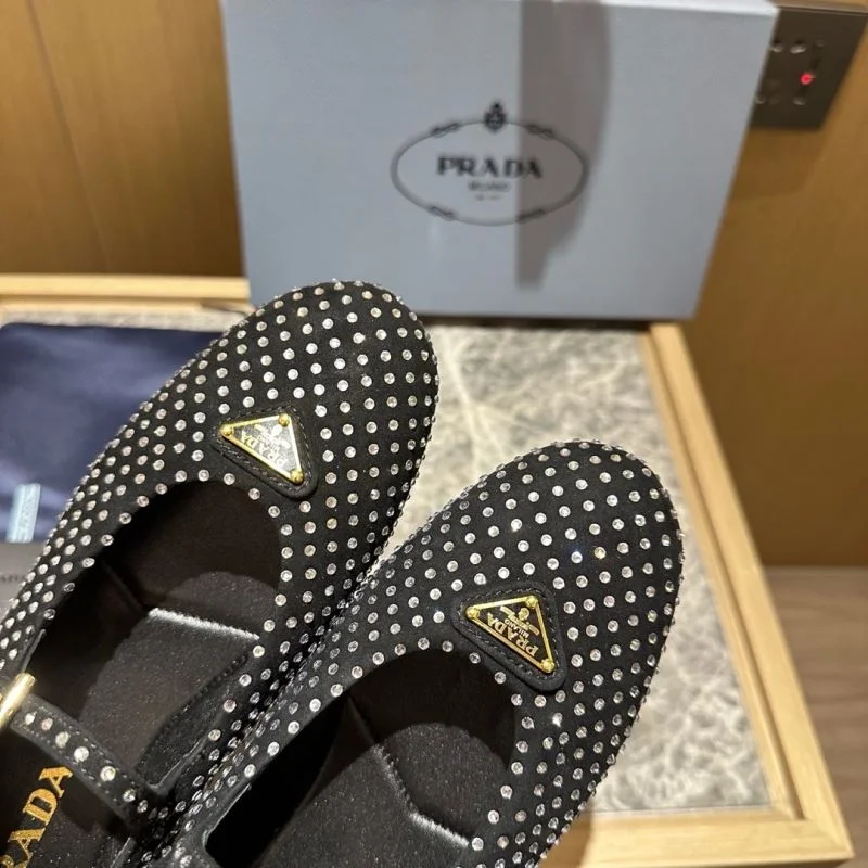 Effortless Prada Low Shoes 34836
