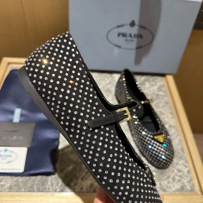 Effortless Prada Low Shoes 34836