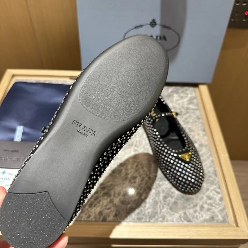Effortless Prada Low Shoes 34836