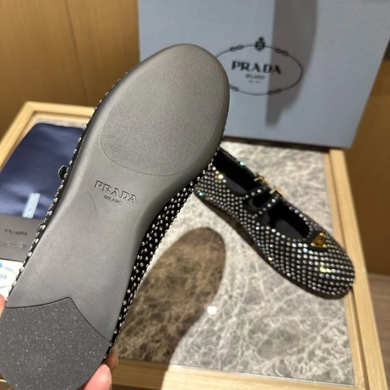 Neat Prada Low Shoes 34835
