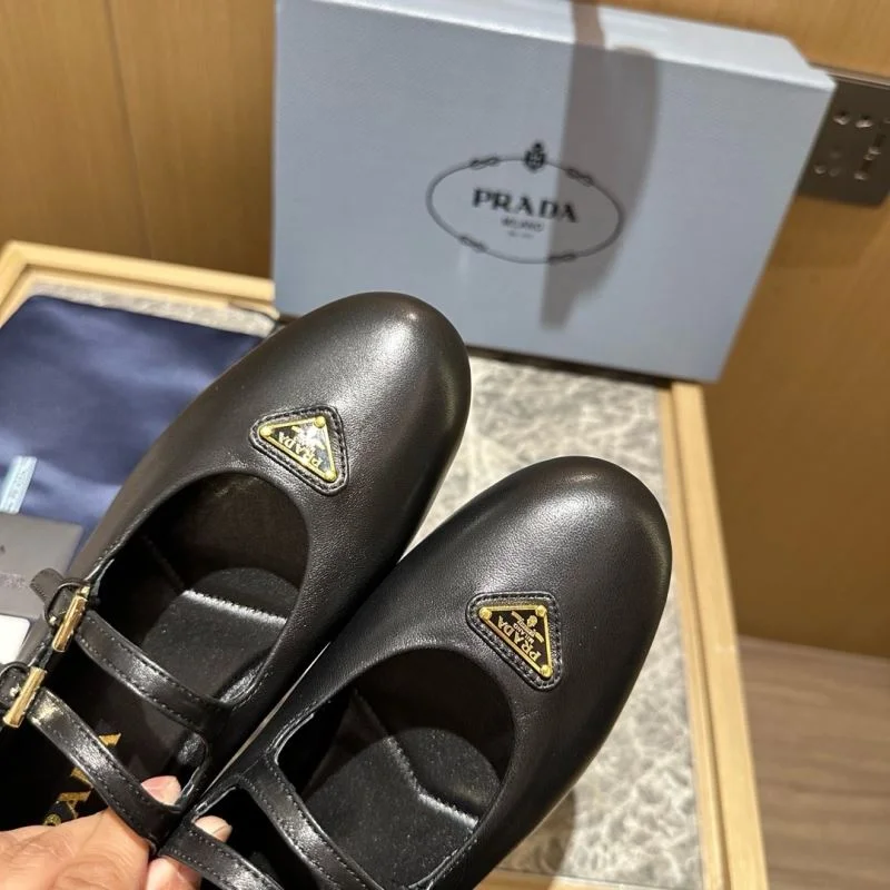Prada Low Shoes Refined 34831