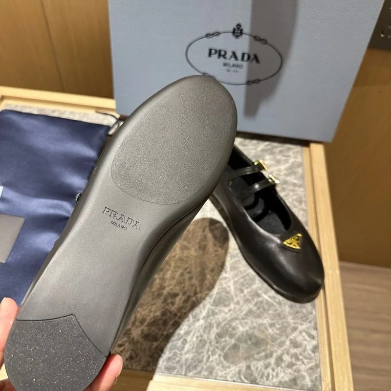 Prada Low Shoes Refined 34831