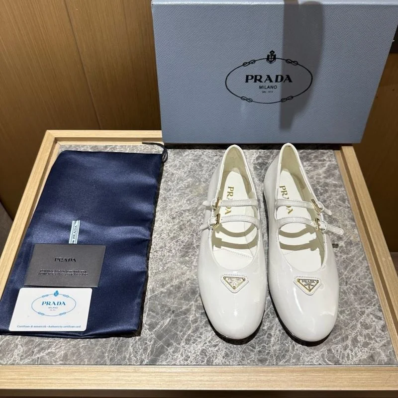 Durable Prada Low Shoes 34830