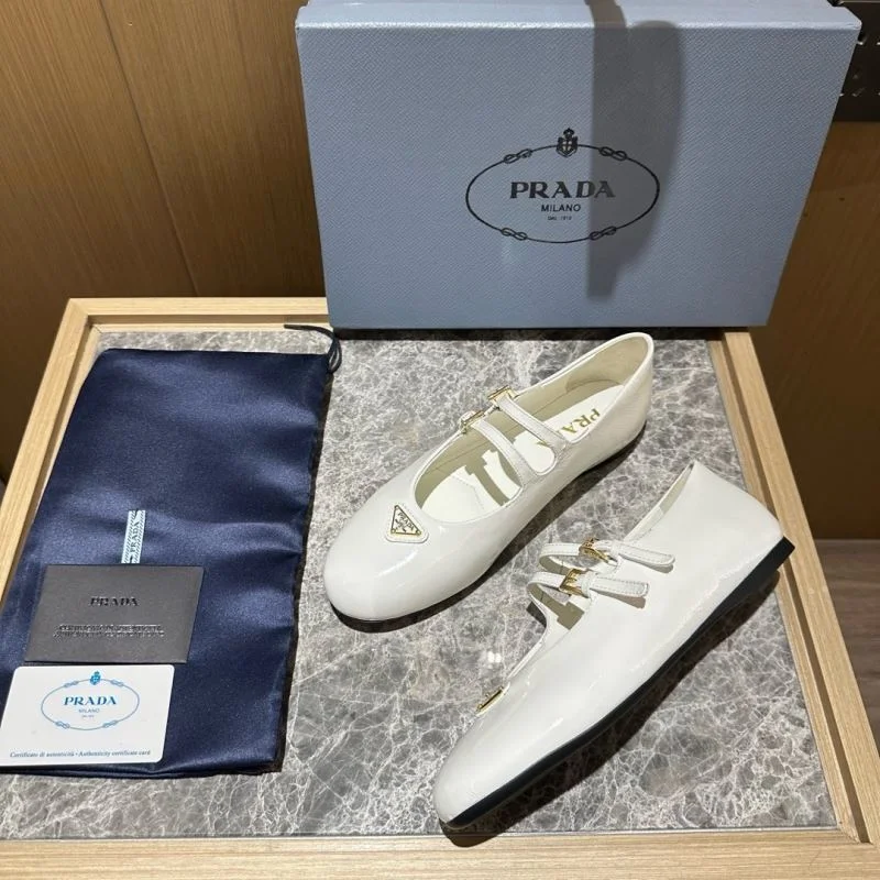 Durable Prada Low Shoes 34830