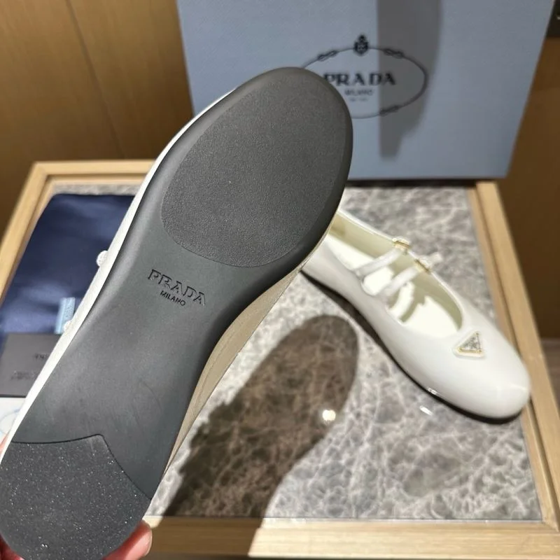 Durable Prada Low Shoes 34830