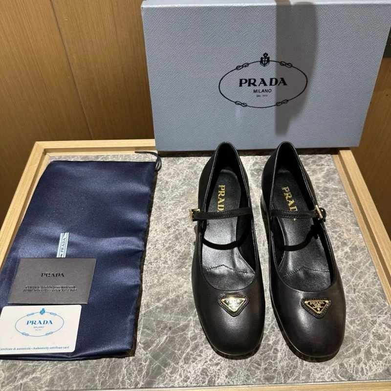 Prada Low Shoes Bright 34826