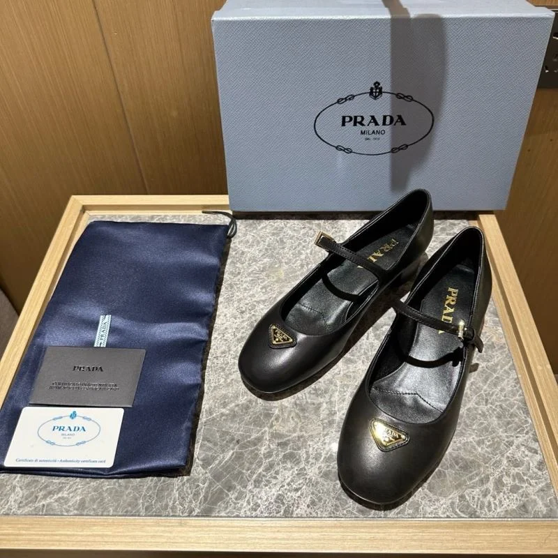 Prada Low Shoes Bright 34826