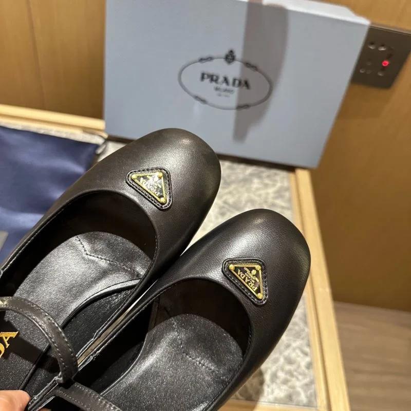 Prada Low Shoes Bright 34826