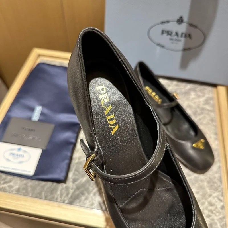 Prada Low Shoes Bright 34826