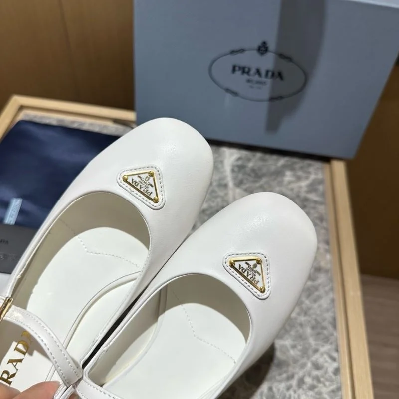 Neat Prada Low Shoes 34834