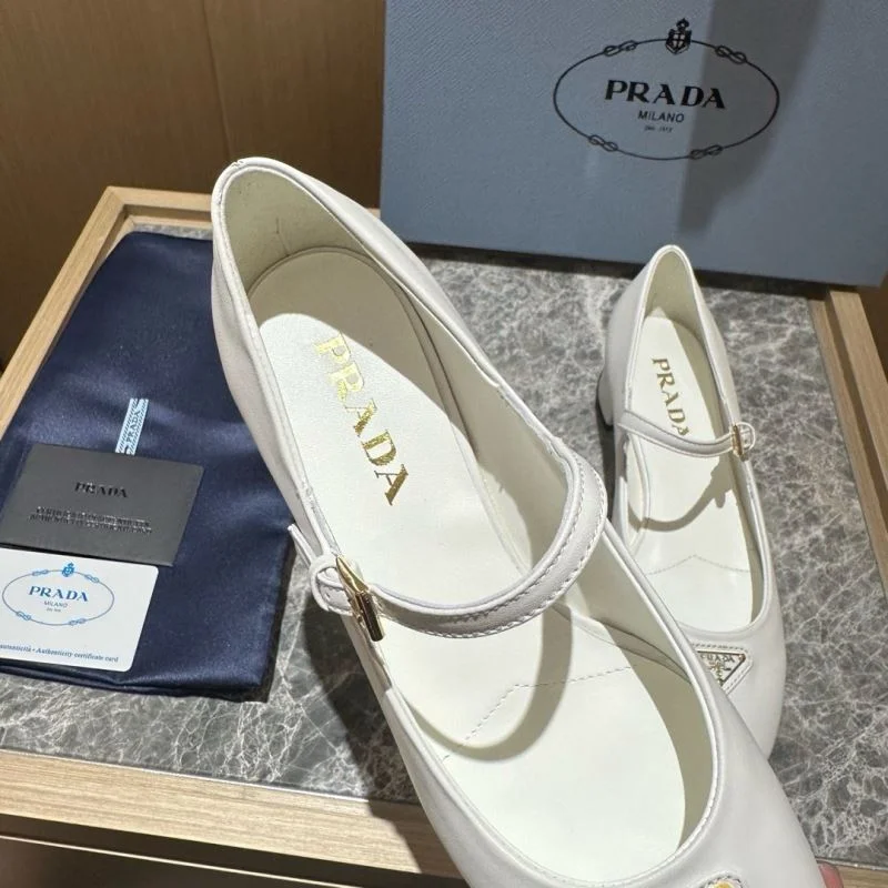 Neat Prada Low Shoes 34834