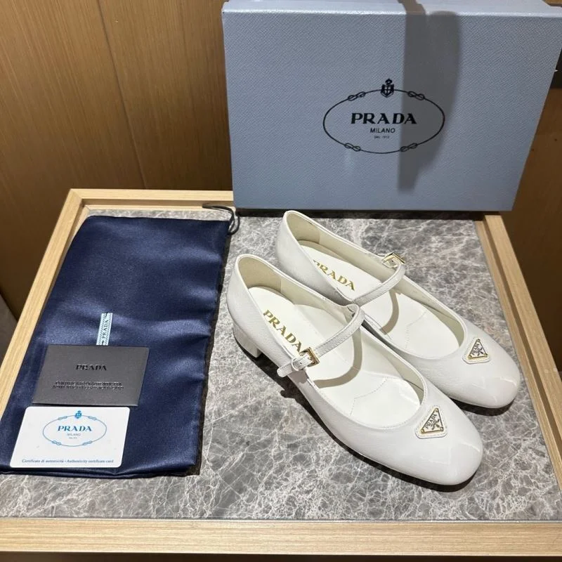 Durable Prada Low Shoes 34823