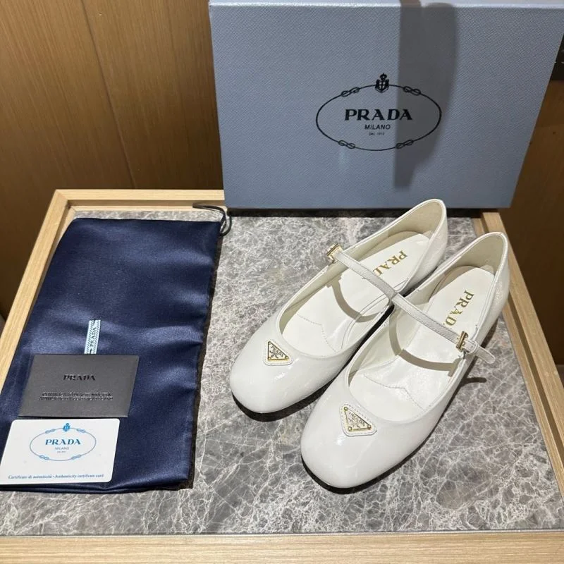 Durable Prada Low Shoes 34823